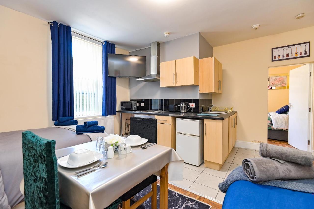 הודרספילד The Elm Wood Apartments מראה חיצוני תמונה