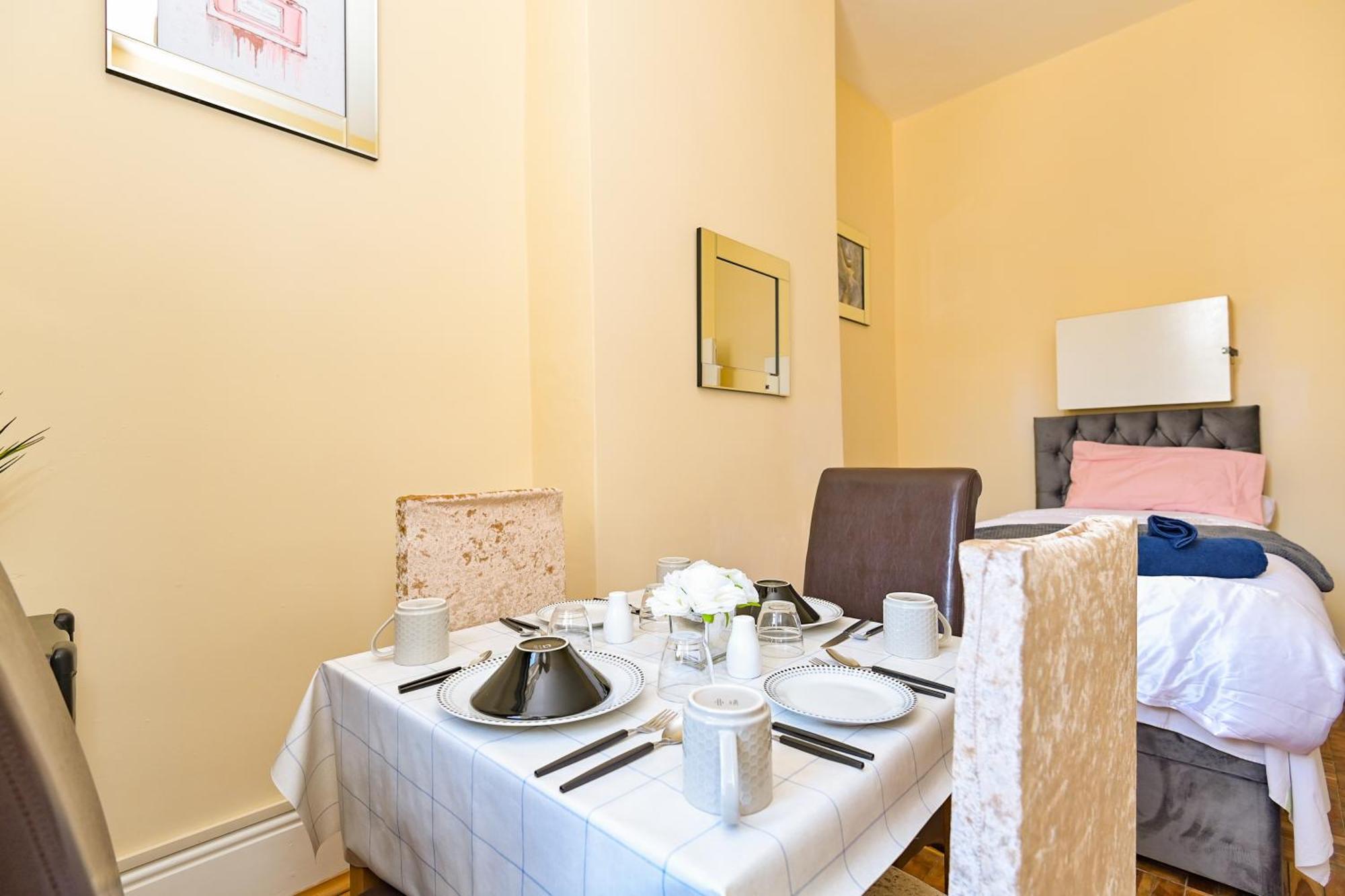 הודרספילד The Elm Wood Apartments חדר תמונה
